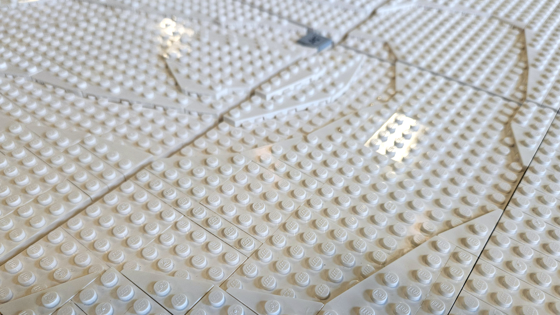 Landscape contours and surface details developing across the physical model